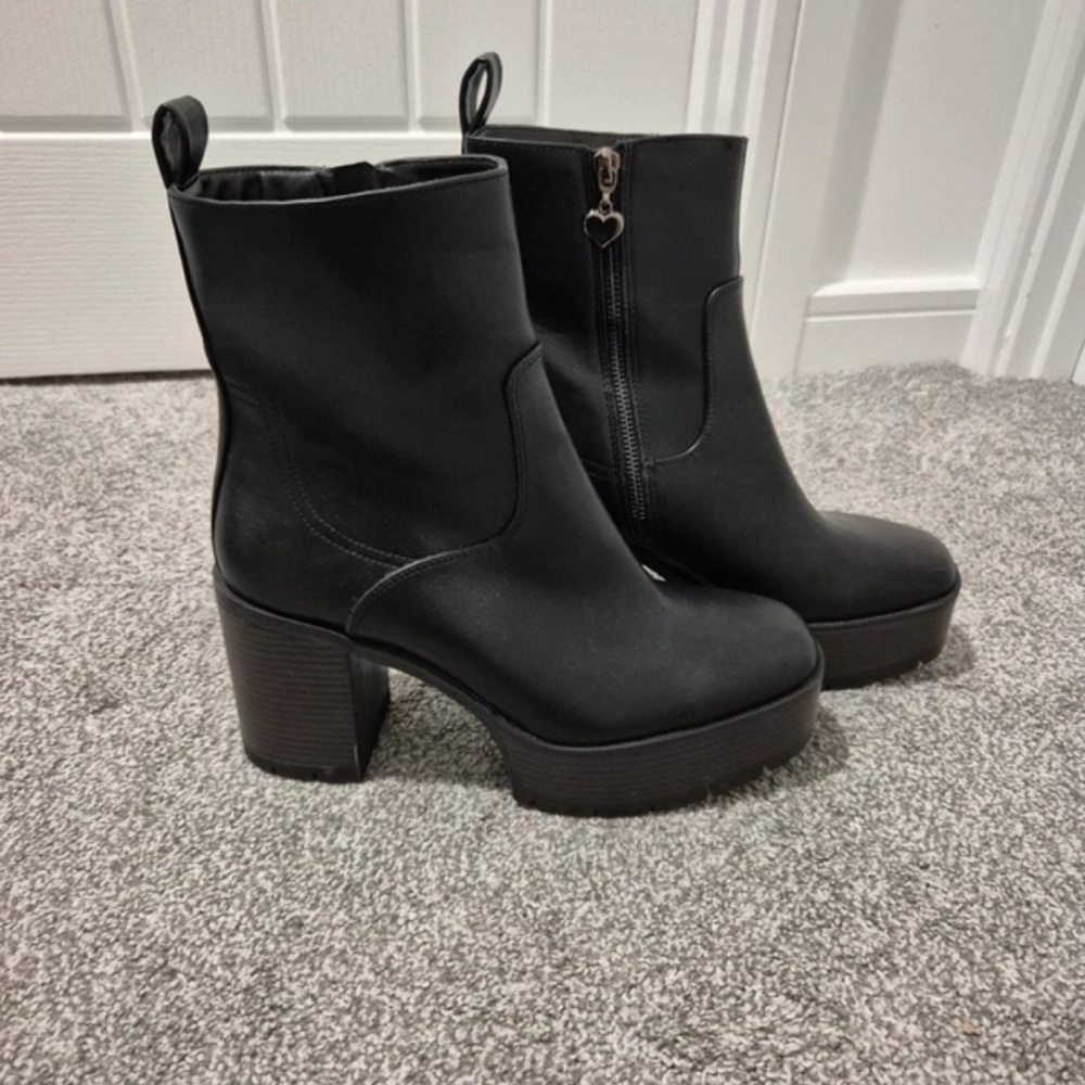 Stradivarius Black Chunky Heeled Boots